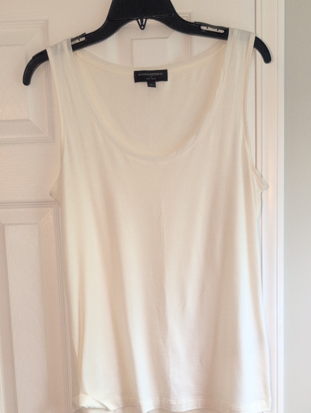 Banana Republic Cream Scoop Neck Tank